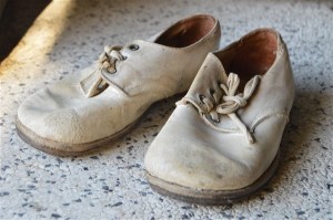 Linnen en toebehoren: oude kinderschoentjes